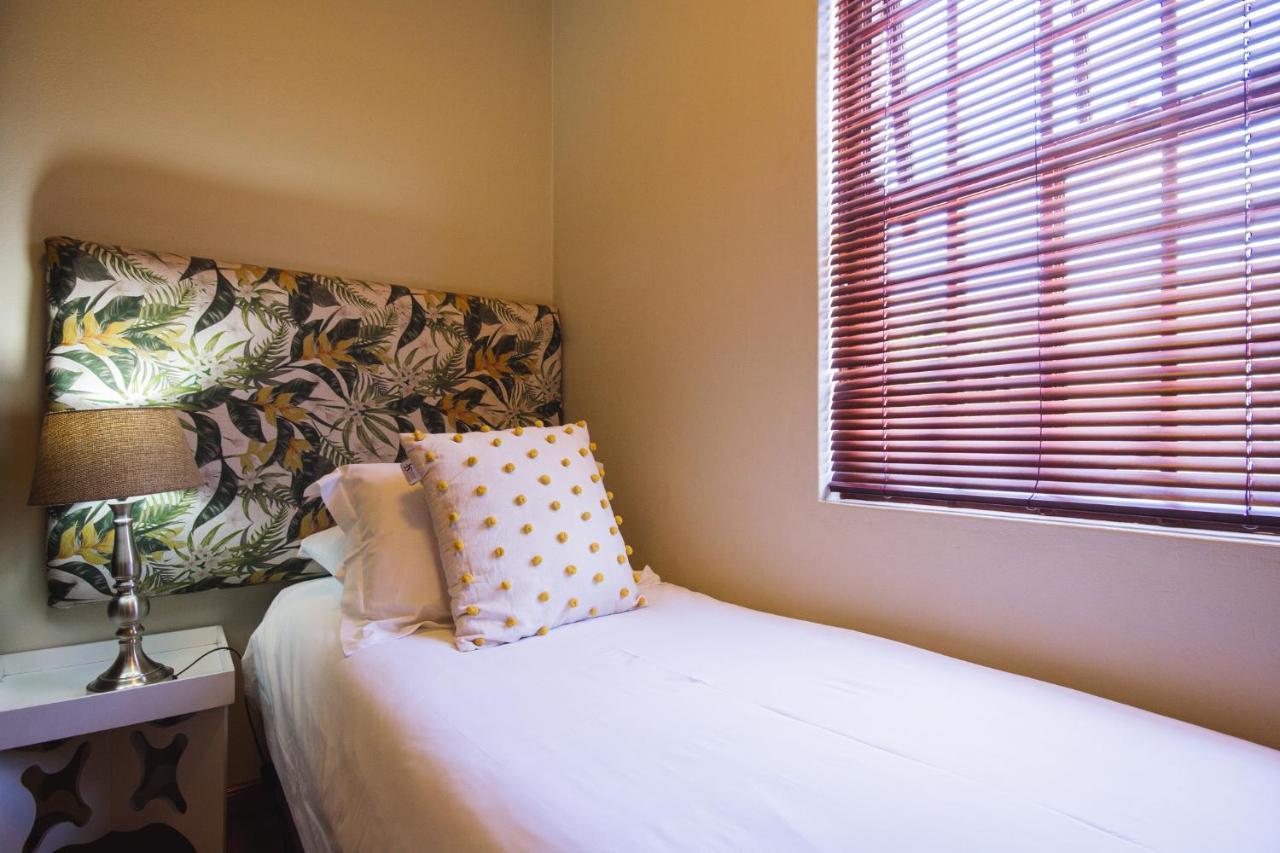 Вилла Swellendam Self Catering Экстерьер фото